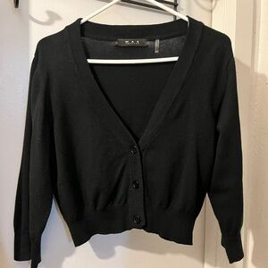 Mak- size 1XL- perfect black stretch cropped cardi w/ buttons. EUC.